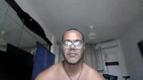 Snapshot of heistt chatting on 10.05.25 Heist Stein online show from 10.05.25