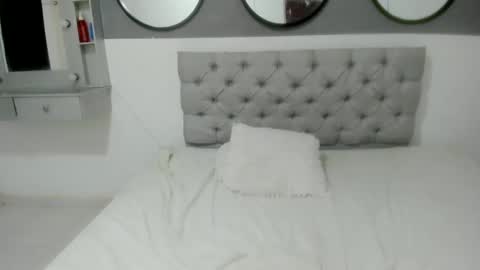 Snapshot of helen_curly chatting on 01.24.25 helen_curly online show from 01.24.25