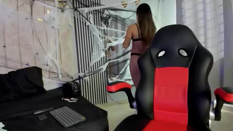 hellen_rice online show from 10.19.25