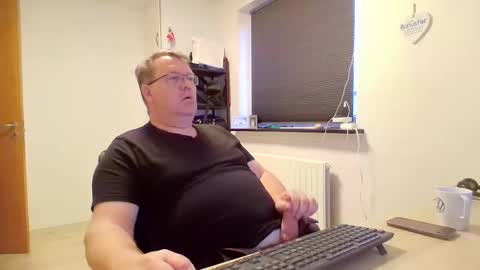 henrikrp1971 online show from 12.29.24