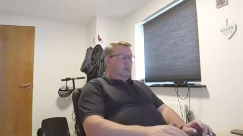 Snapshot of henrikrp1971 chatting on 09.13.25 henrikrp1971 online show from 09.13.25