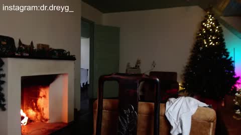 Snapshot of hercules__ chatting on 12.26.24 Gregblonde Alextattoo online show from 12.26.24