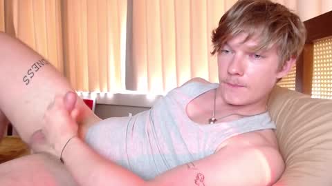 Snapshot of hercules__ chatting on 01.03.25 Gregblonde Alextattoo online show from 01.03.25
