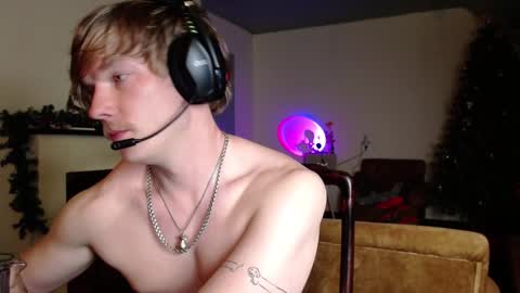 Snapshot of hercules__ chatting on 01.11.25 Gregblonde Alextattoo online show from 01.11.25