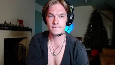 Snapshot of hercules__ chatting on 01.29.25 Gregblonde Alextattoo online show from 01.29.25