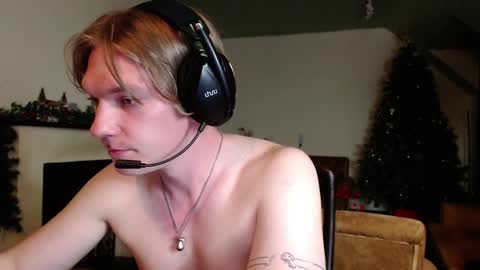 Snapshot of hercules__ chatting on 02.01.25 Gregblonde Alextattoo online show from 02.01.25