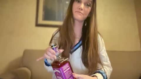 Snapshot of heyaliciabutler chatting on 11.01.25 HeyAlicia online show from 11.01.25