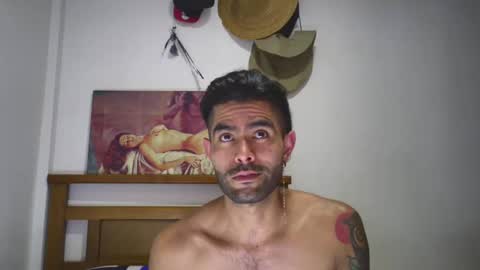 Snapshot of hideonbush051 chatting on 09.08.25 hideonbush online show from 09.08.25