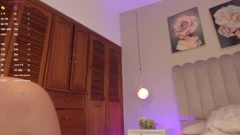 Snapshot of hilaryr29 chatting on 09.22.25 Hilary online show from 09.22.25