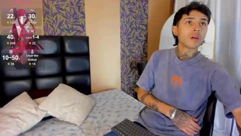 Snapshot of hinata_itachi chatting on 11.04.25 FANE AND DAVID online show from 11.04.25