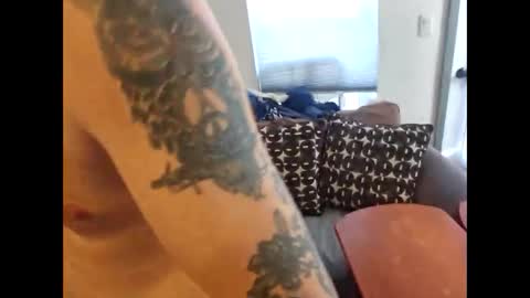 Snapshot of hippiejagain chatting on 11.07.25 hippiejagain online show from 11.07.25