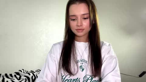 Snapshot of hoaarisa chatting on 11.10.25 Sofia online show from 11.10.25