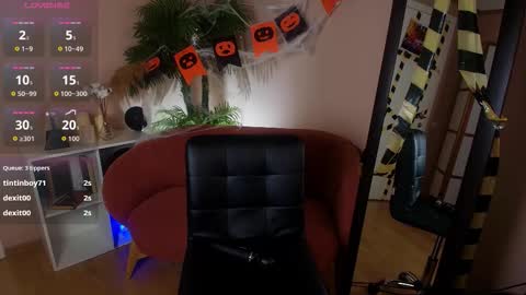 Snapshot of hola_lola1 chatting on 10.28.25 Mary online show from 10.28.25