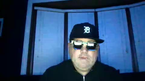 Snapshot of holden_minutz chatting on 11.19.25 holden_minutz online show from 11.19.25