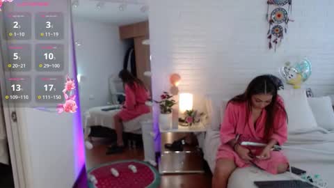 Snapshot of hollyt1 chatting on 10.11.25 hollyt1 online show from 10.11.25