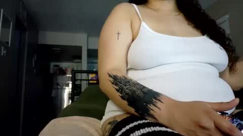 Snapshot of honeeyyy_pot chatting on 10.05.25 Honey online show from 10.05.25