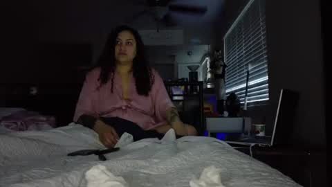 Snapshot of honeeyyy_pot chatting on 10.11.25 Honey online show from 10.11.25