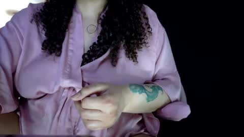 Snapshot of honeeyyy_pot chatting on 10.12.25 Honey online show from 10.12.25