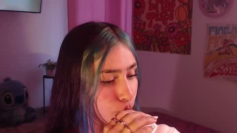 Snapshot of honeyypeaach chatting on 12.11.24    online show from 12.11.24