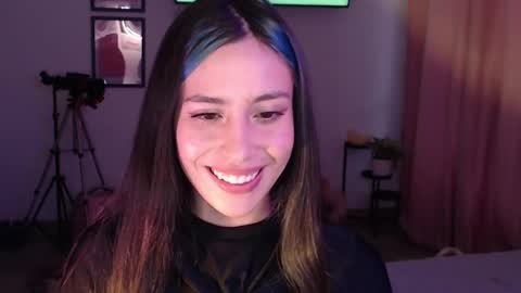 Snapshot of honeyypeaach chatting on 02.14.25    online show from 02.14.25