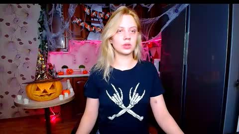 Snapshot of hope_happyyy chatting on 10.30.25 hope happyyy online show from 10.30.25