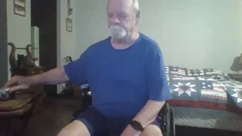 Snapshot of hormonemonster27 chatting on 12.27.24 Hormone Monster online show from 12.27.24