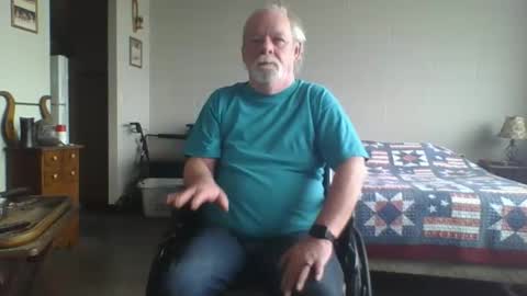 Snapshot of hormonemonster27 chatting on 01.01.25 Hormone Monster online show from 01.01.25