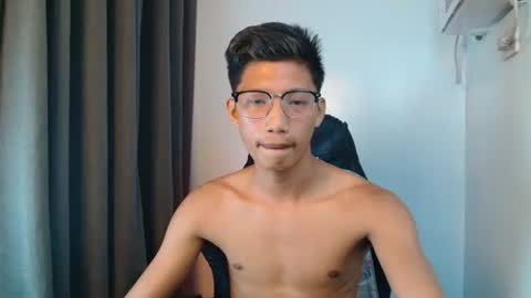 Snapshot of horny_asianmoreno chatting on 09.12.25 ROGER online show from 09.12.25