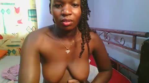 Snapshot of horny_hearts chatting on 02.03.25 phanice online show from 02.03.25