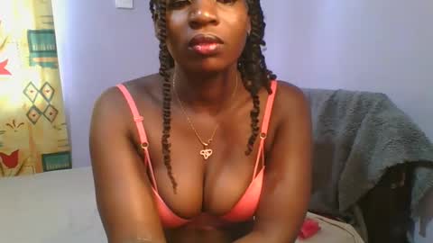 Snapshot of horny_hearts chatting on 02.05.25 phanice online show from 02.05.25