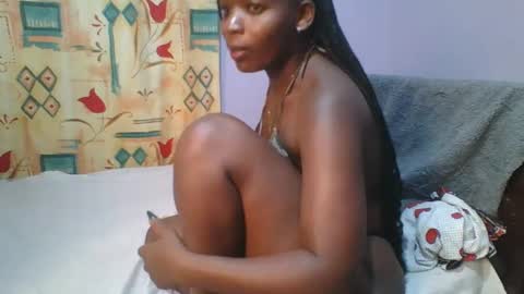 Snapshot of horny_hearts chatting on 02.11.25 phanice online show from 02.11.25