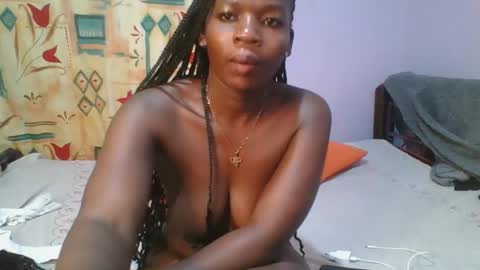 Snapshot of horny_hearts chatting on 02.12.25 phanice online show from 02.12.25