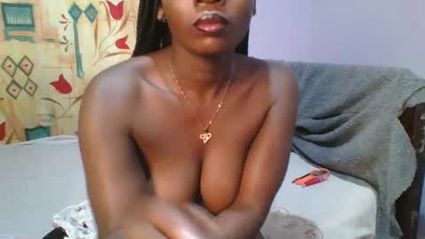 Snapshot of horny_hearts chatting on 02.16.25 phanice online show from 02.16.25