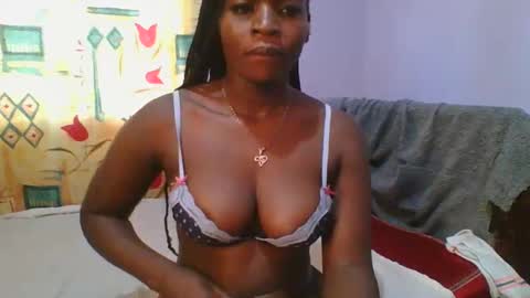 Snapshot of horny_hearts chatting on 02.26.25 phanice online show from 02.26.25