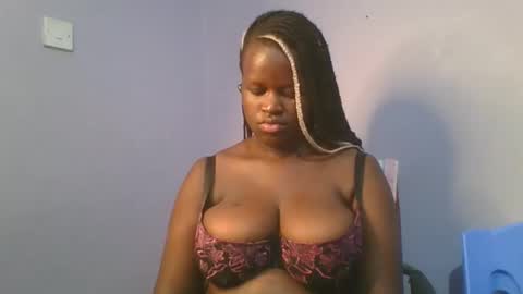 Snapshot of horny_hearts chatting on 03.03.25 phanice online show from 03.03.25