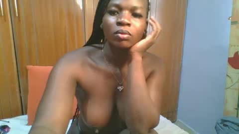 Snapshot of horny_hearts chatting on 03.04.25 phanice online show from 03.04.25