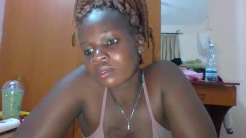 Snapshot of horny_hearts chatting on 09.12.25 phanice online show from 09.12.25