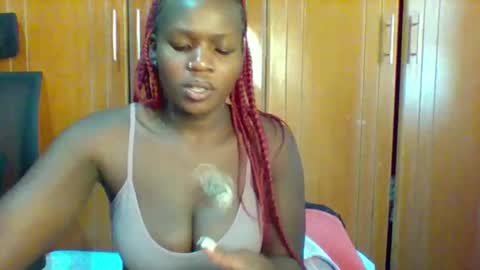Snapshot of horny_hearts chatting on 09.19.25 phanice online show from 09.19.25