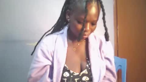 Snapshot of horny_hearts chatting on 10.05.25 phanice online show from 10.05.25
