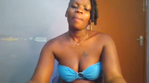 Snapshot of horny_hearts chatting on 10.19.25 phanice online show from 10.19.25