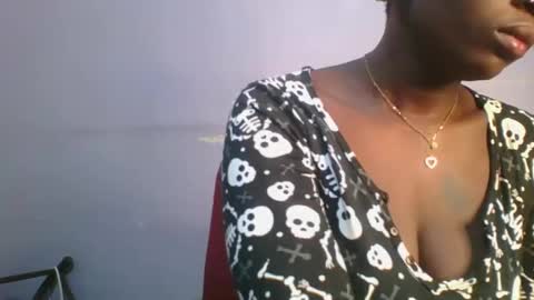 Snapshot of horny_hearts chatting on 10.22.25 phanice online show from 10.22.25