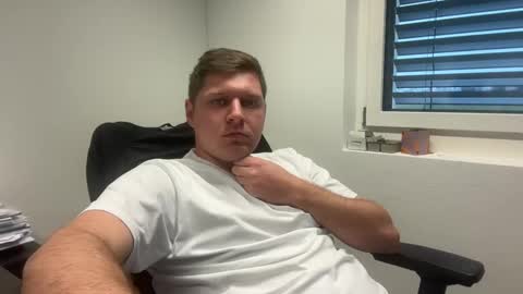 Snapshot of hornyboy95300 chatting on 02.17.25 hornyboy95300 online show from 02.17.25