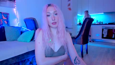 Snapshot of hornybunnys chatting on 12.15.24 Alex and Rosie online show from 12.15.24