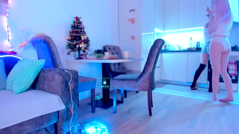 Snapshot of hornybunnys chatting on 12.22.24 Alex and Rosie online show from 12.22.24