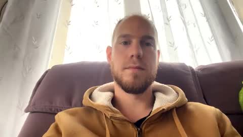 Snapshot of hornygaren chatting on 12.29.24 zorander online show from 12.29.24