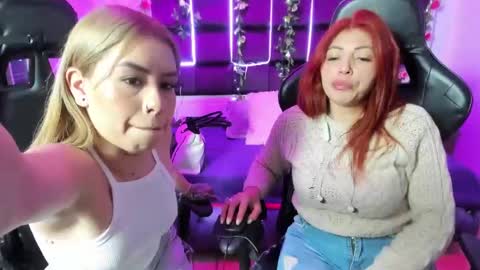 Snapshot of hornyy_mom chatting on 12.24.24 hornyy mom online show from 12.24.24
