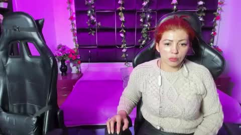 Snapshot of hornyy_mom chatting on 12.31.24 hornyy mom online show from 12.31.24