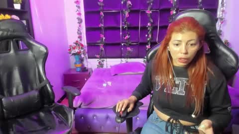 Snapshot of hornyy_mom chatting on 01.31.25 hornyy mom online show from 01.31.25