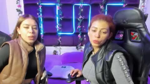 Snapshot of hornyy_mom chatting on 02.15.25 hornyy mom online show from 02.15.25