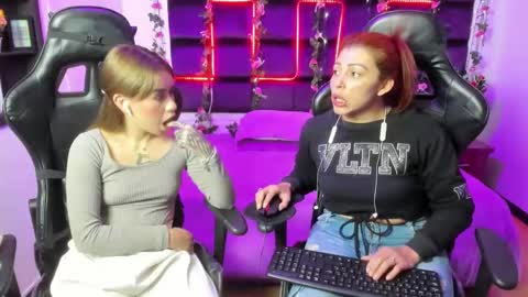 Snapshot of hornyy_mom chatting on 02.21.25 hornyy mom online show from 02.21.25